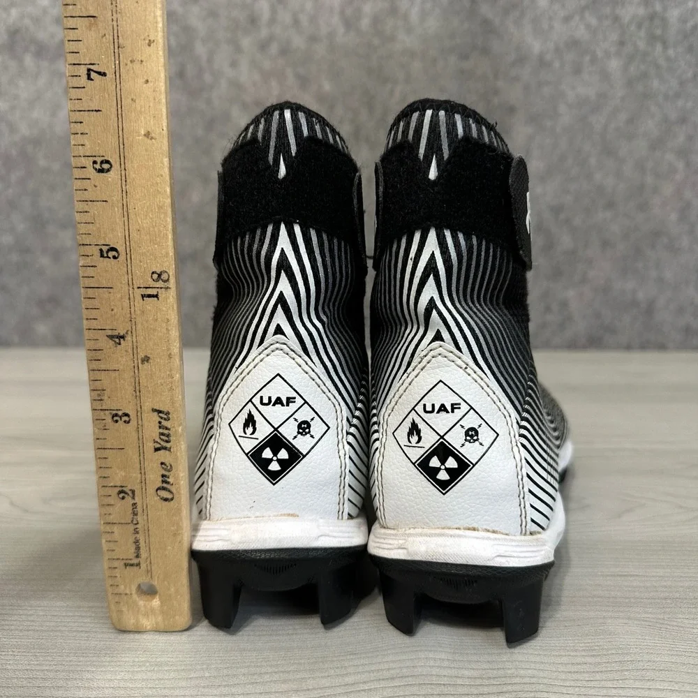 Under Armour Highlight Franchise Football Cleats Kids 4Y Black High Top Strap